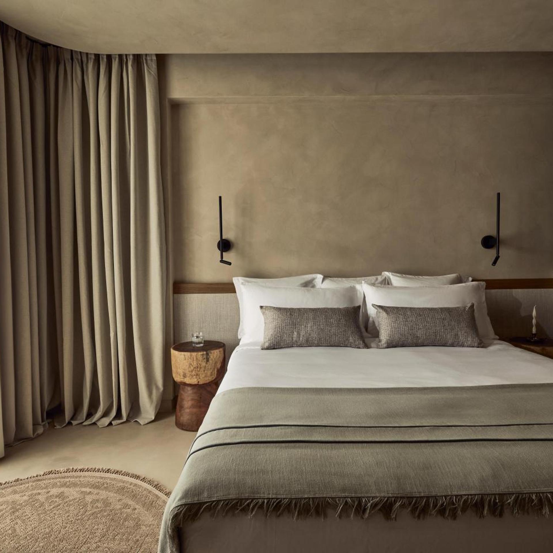 Swim Up, King Bed, Pool and Sea View