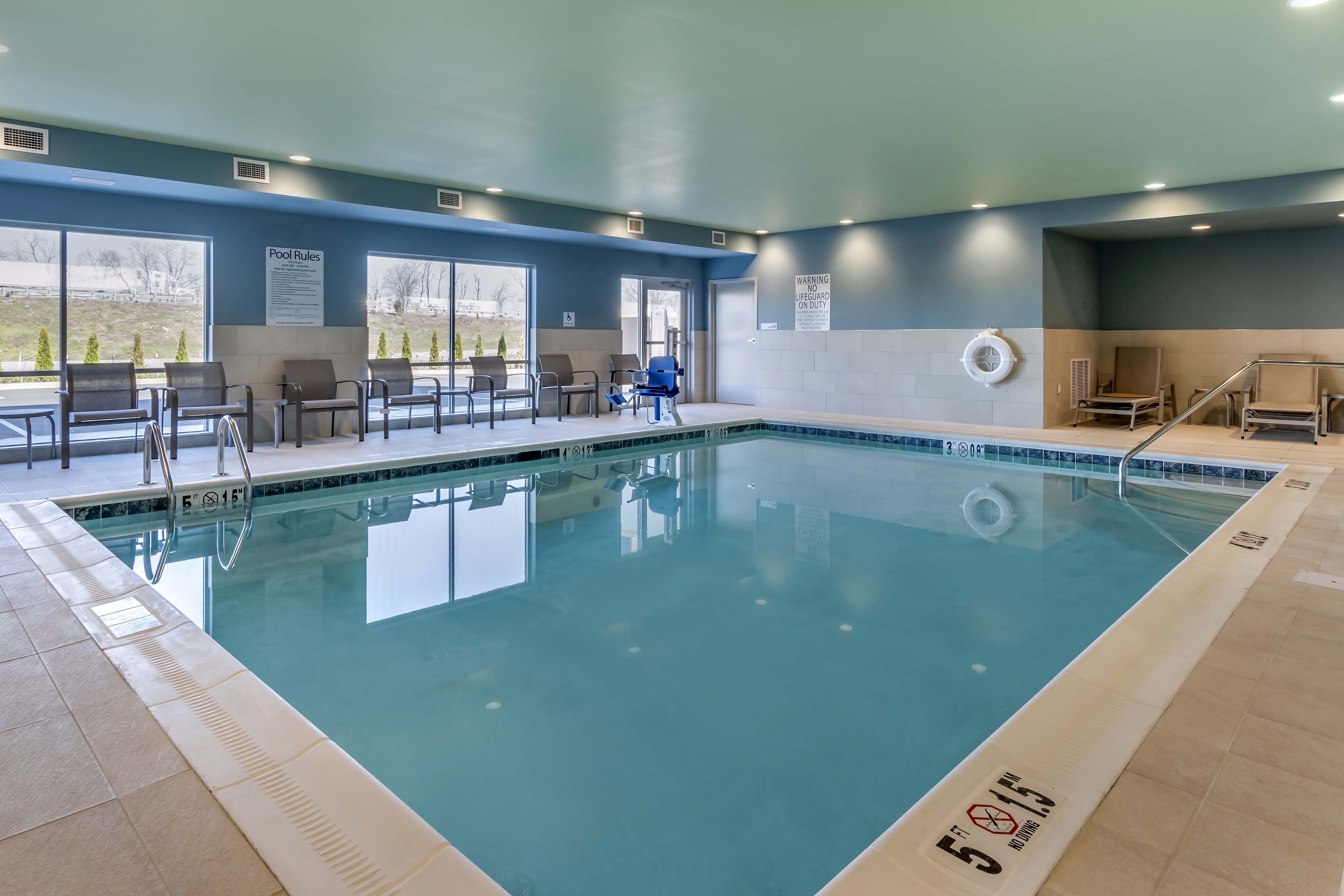 Holiday Inn Express And Suites Carlisle Southwest I-81 21/42