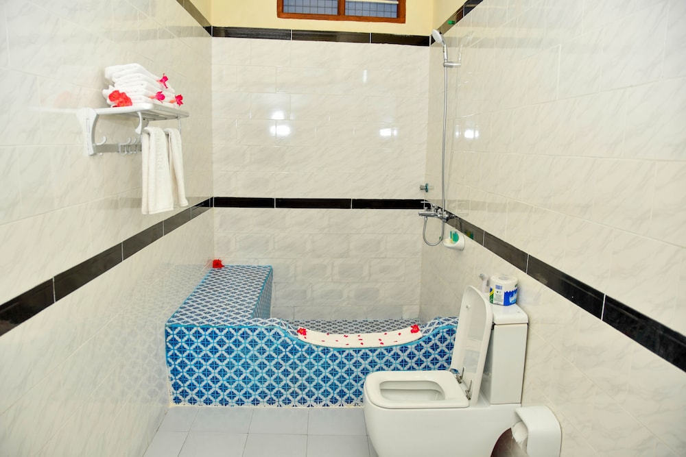 Forodhani Park Hotel 50/50