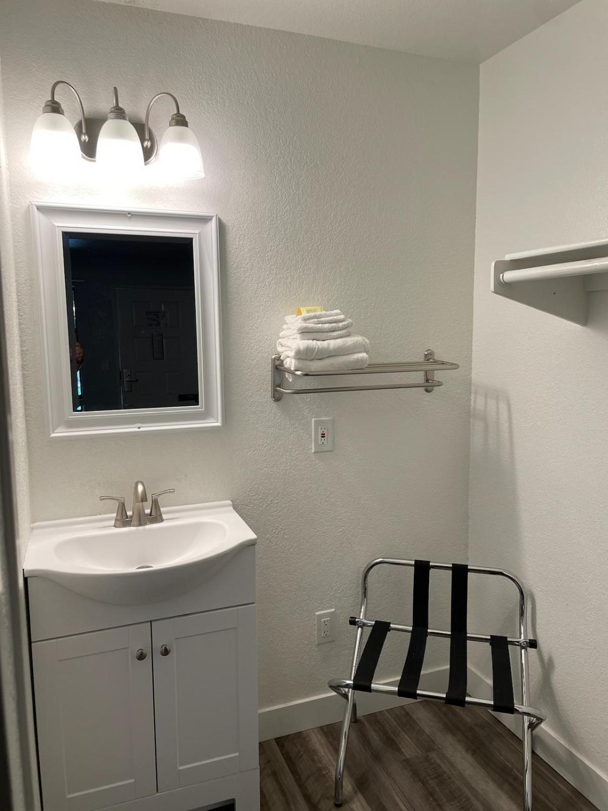 Deluxe, Quadruple, 2 Queen Beds