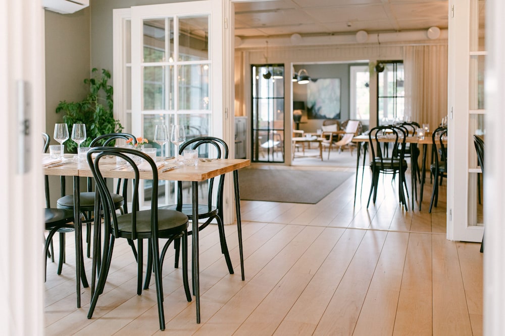Lillan Hotel Café Butik 32/50
