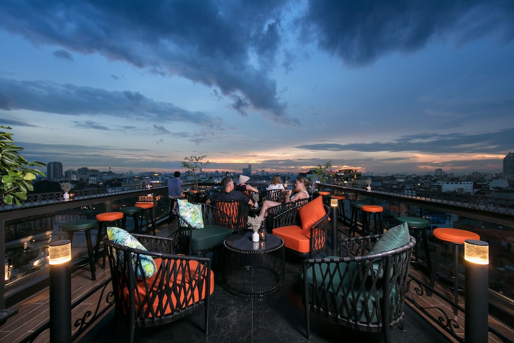 Aurora Premium Hotel and Spa (ex Delicacy Central Hotel and Spa) 41/48