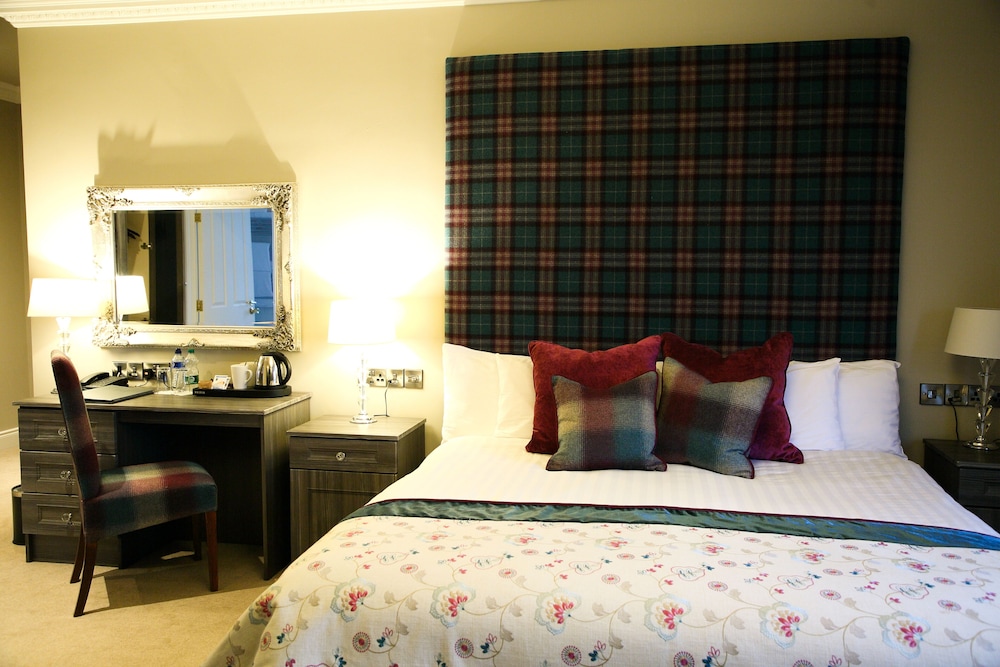 Mulroy Woods Hotel 12/36