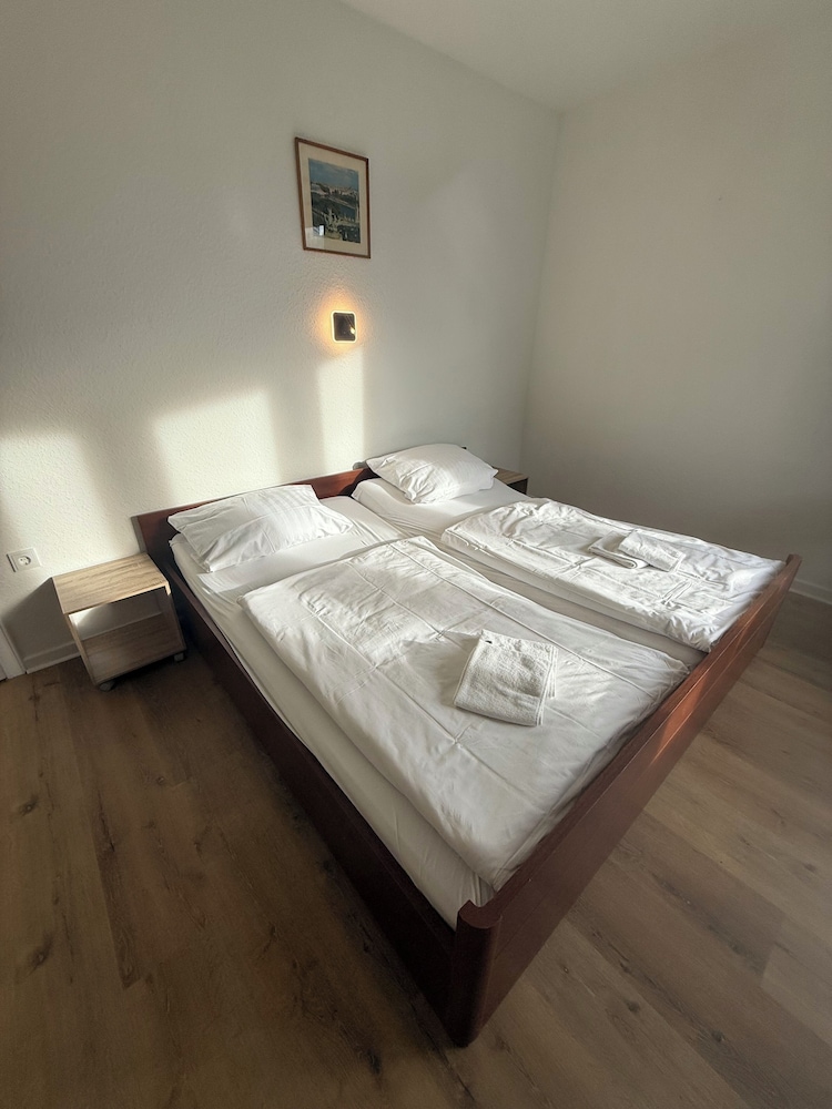 غرفة اقتصادية بسرير كينج بغرفة نوم واحدة، Hotel Haus Schwan 2/4