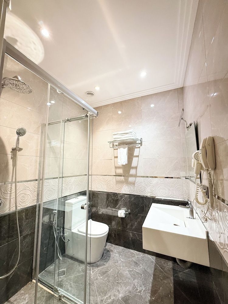 Theatrum Hotel Baku 43/44