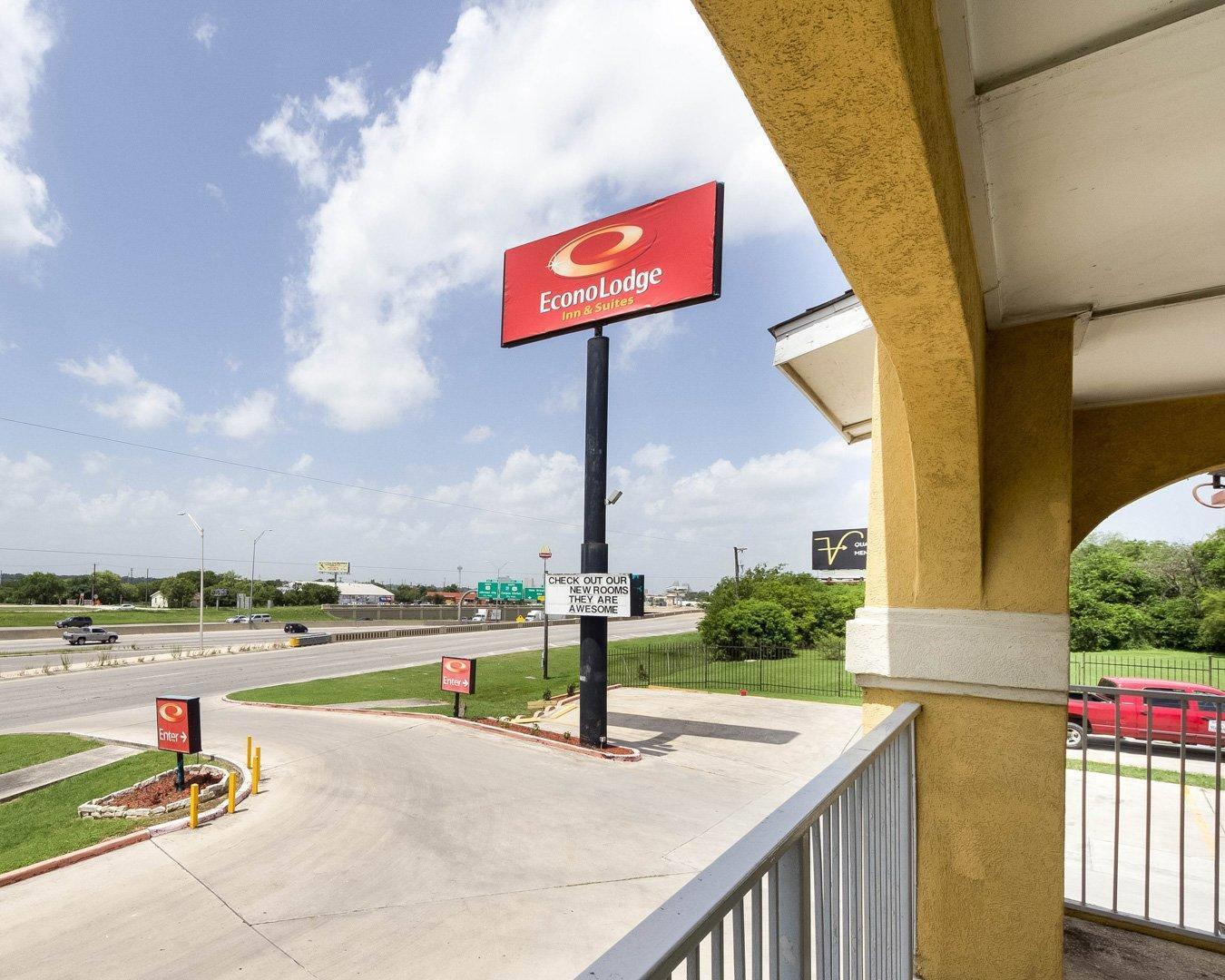 Econo Lodge Inn & Suites San Antonio near Frost Bank Center 25/25