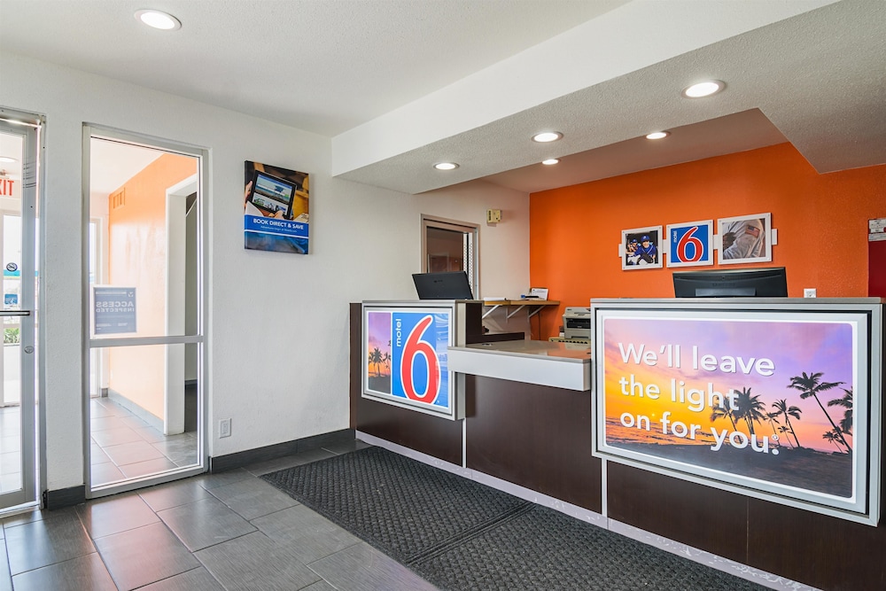 Motel6 Lost Hills, CA 10/46
