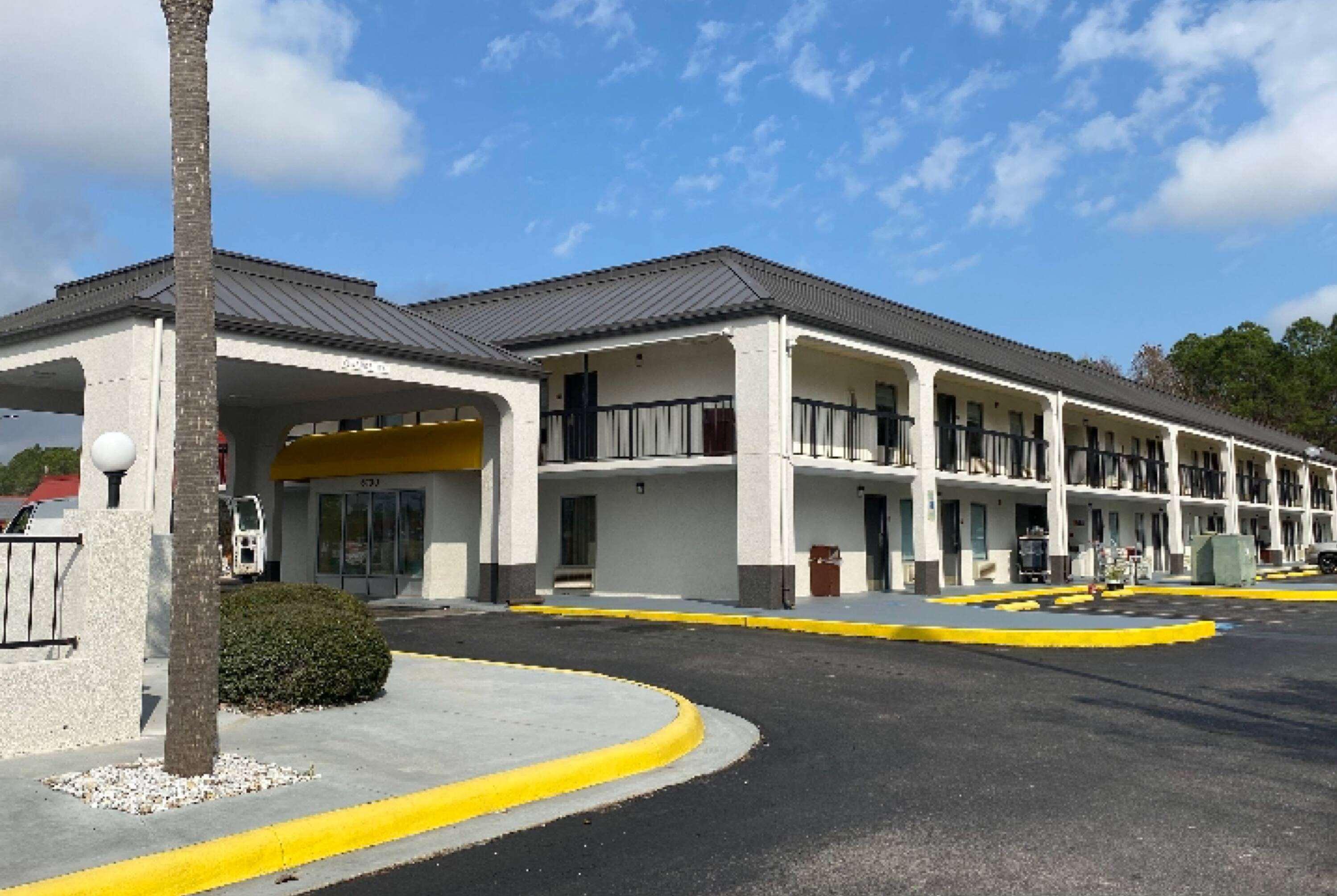 Days Inn by Wyndham Moss Point Pascagoula 11/12