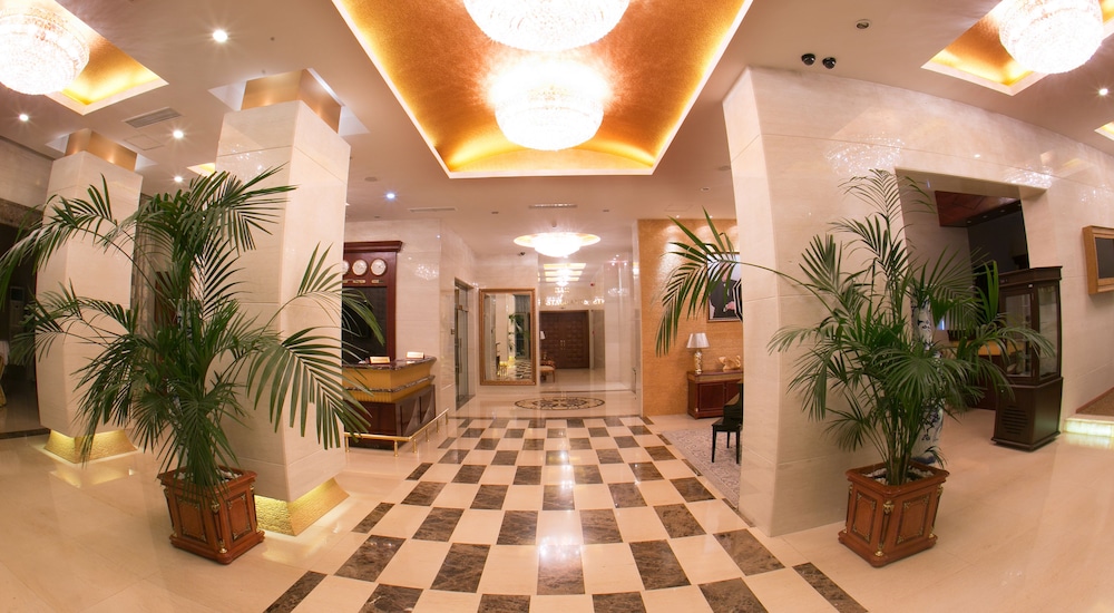 Golden Coast Hotel photo2