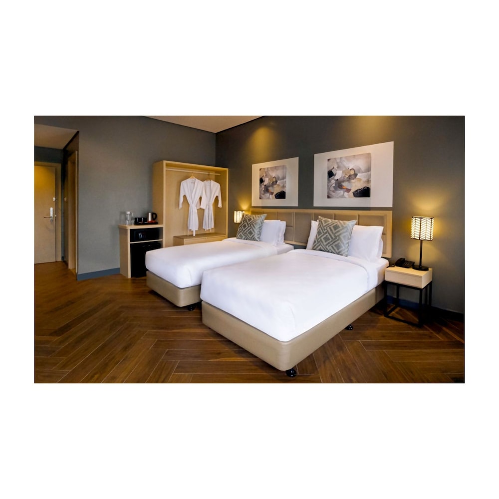 Summit Hotel Greenhills 19/61