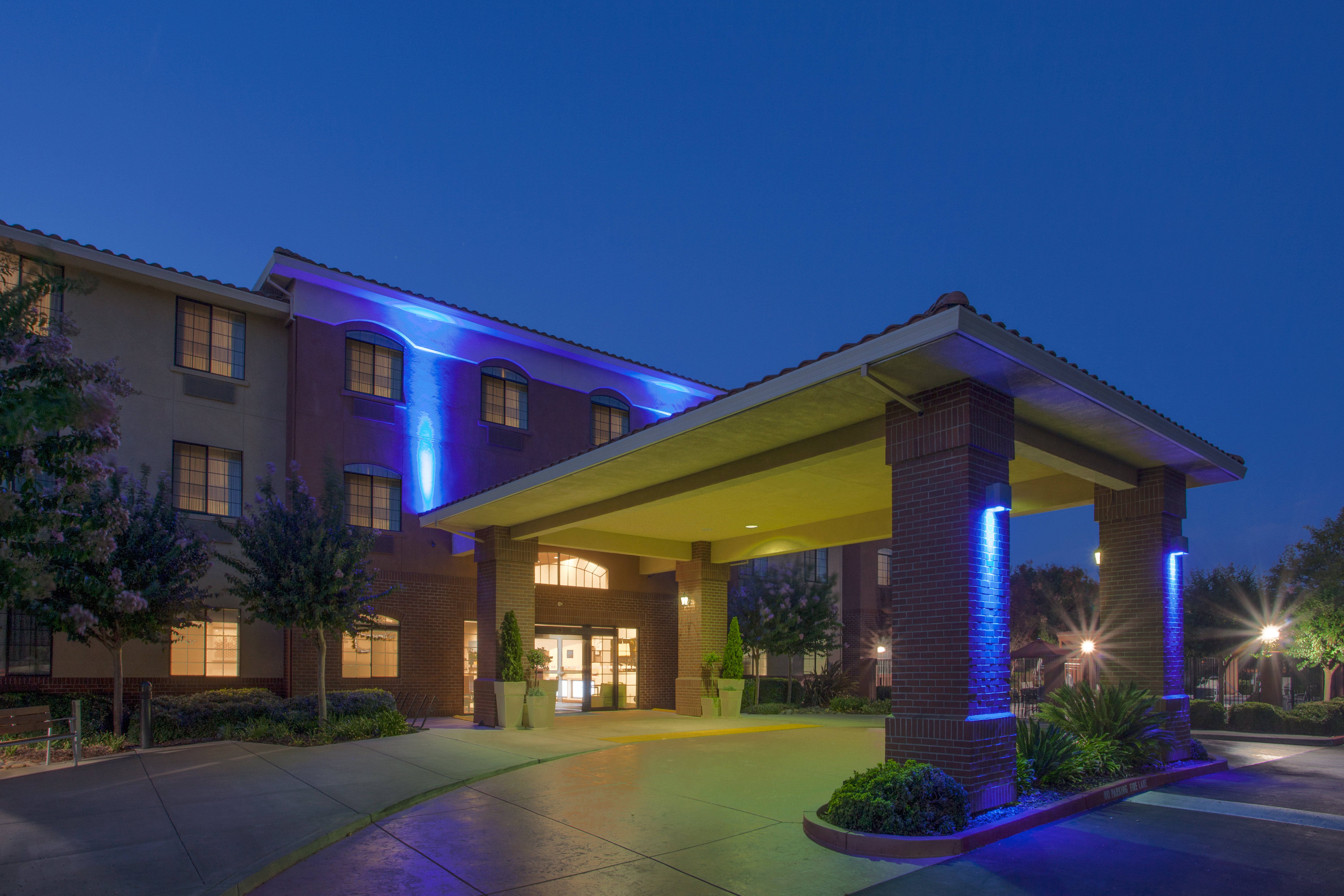 Holiday Inn Express Suites Davis University Area 1/27