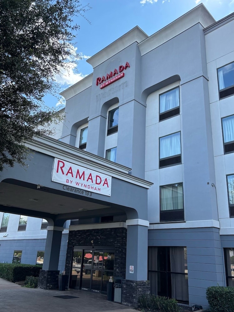 Ramada by Wyndham Burkburnett / Wichita Falls — 8