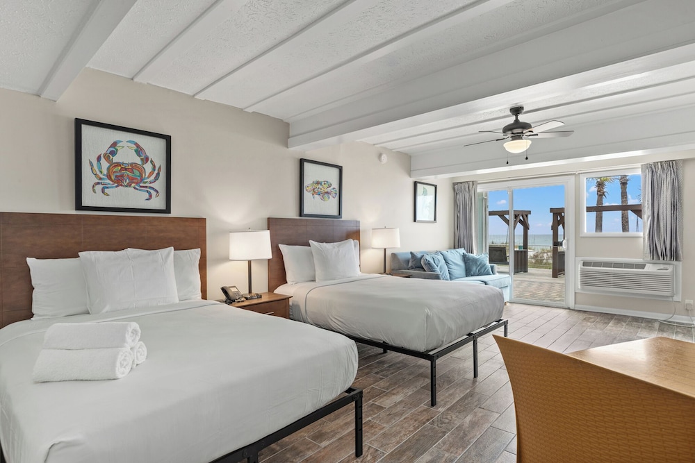 Studio, 2 Double Beds, Beach Front, Sofa, Kitchen