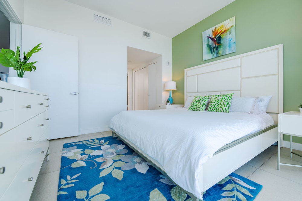Churchill Suites Monte Carlo Miami Beach 13/76