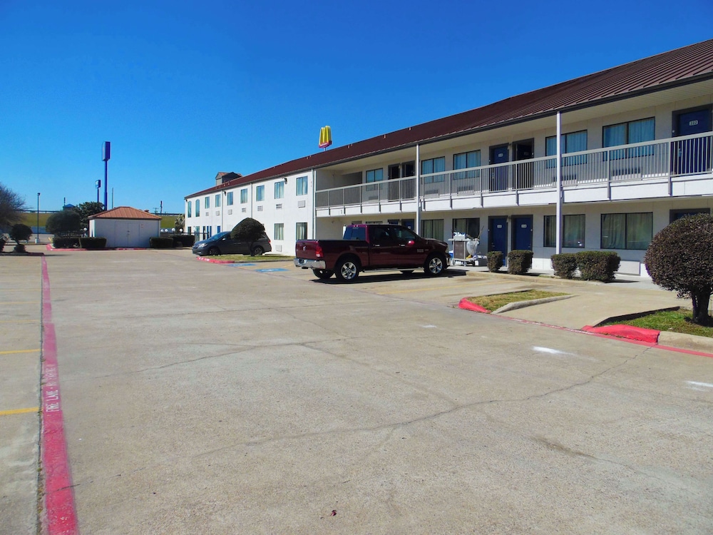 Motel6 Ennis, TX 54/66