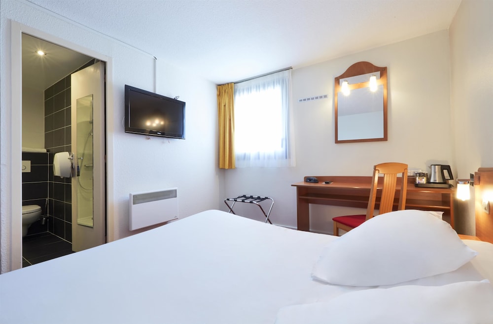غرفة قياسية بسرير مزدوج، Hotel Kyriad Saint Quentin En Yvelines - Montigny 2/9