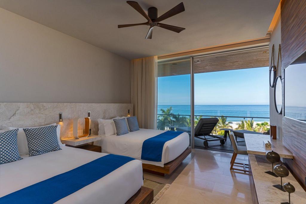 3 Bedrooms, Residence, 1 King and 2 Queen Beds, Beach Front, Jetted Tub, Terrace, Bathtub