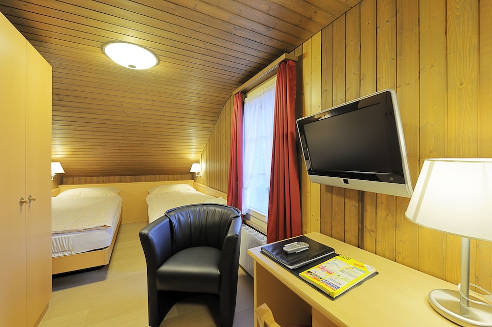Rossli Hotel 40/64