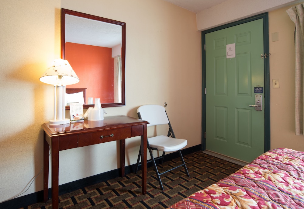 Budget Inn Cocoa 24/45