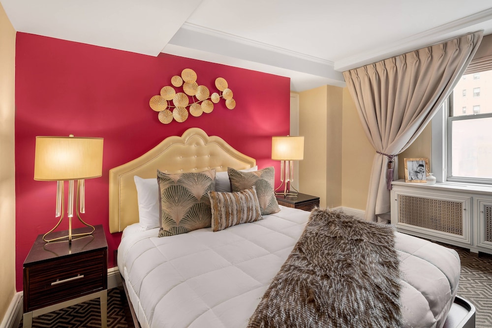 The Lexington Hotel, Autograph Collection 13/56