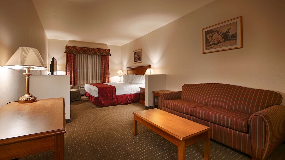 Best Western Plus Lake Elsinore Inn & Suites 36/53