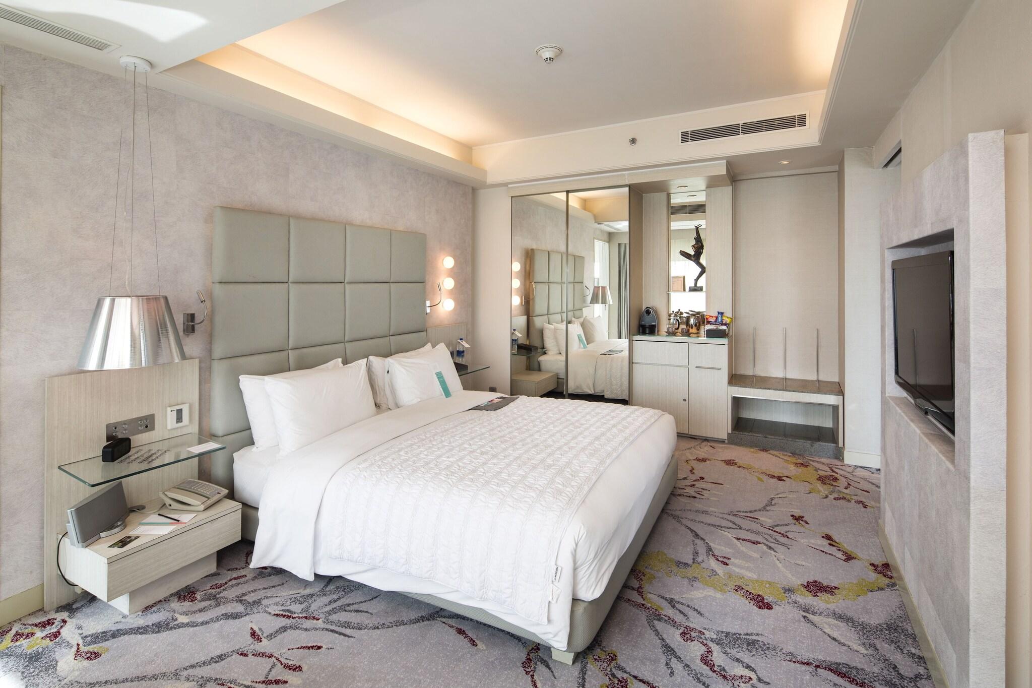 غرفة بريميير بسرير كينج، Le Meridien Gurgaon 5/10