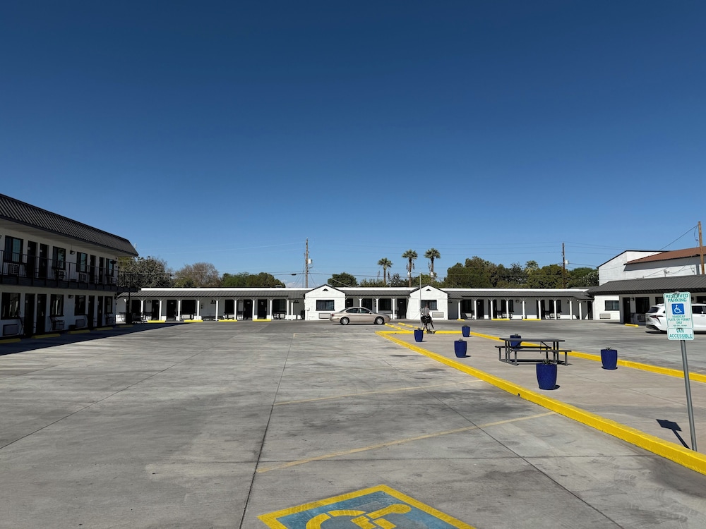 Rawls Motel Near Phoenix Airport 32/50