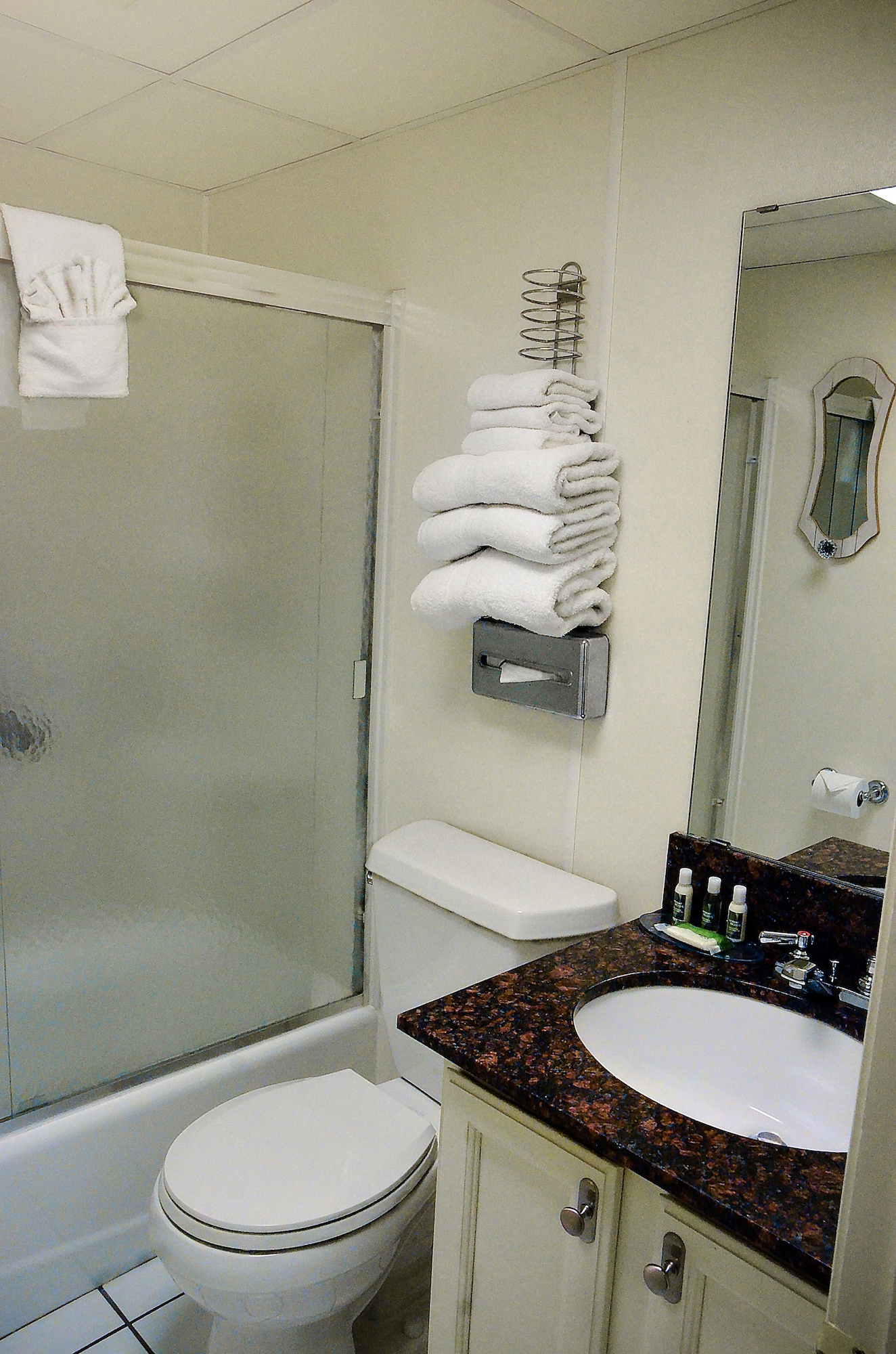 ROOM, KING BED, MURPHY BED