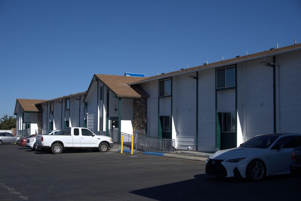 Nampa Inn & Suites 44/46