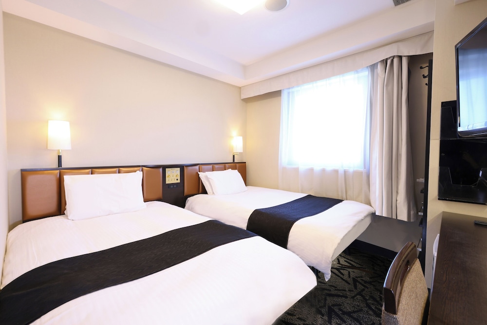 ROOM, TWIN BEDS
