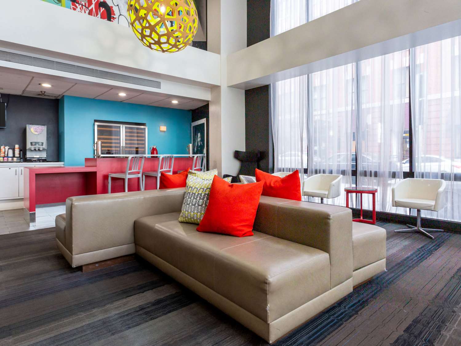 Comfort Inn & Suites Baltimore Inner Harbor 16/39