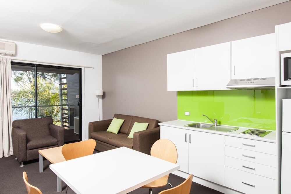 Majestic Oasis Apartments 40/57