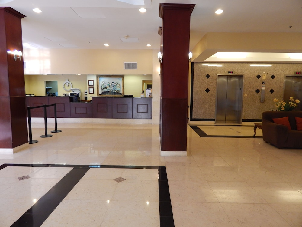 North Miami Beach Gardens Inn & Suites 14/42