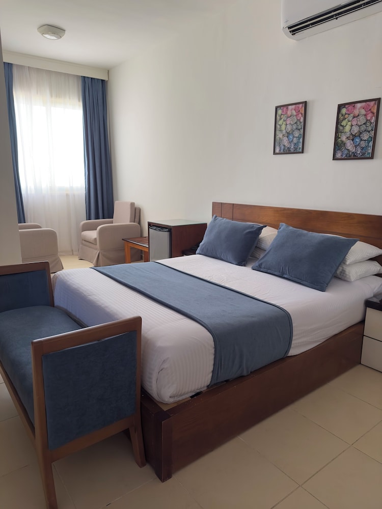 Elaria Hotel 26/68