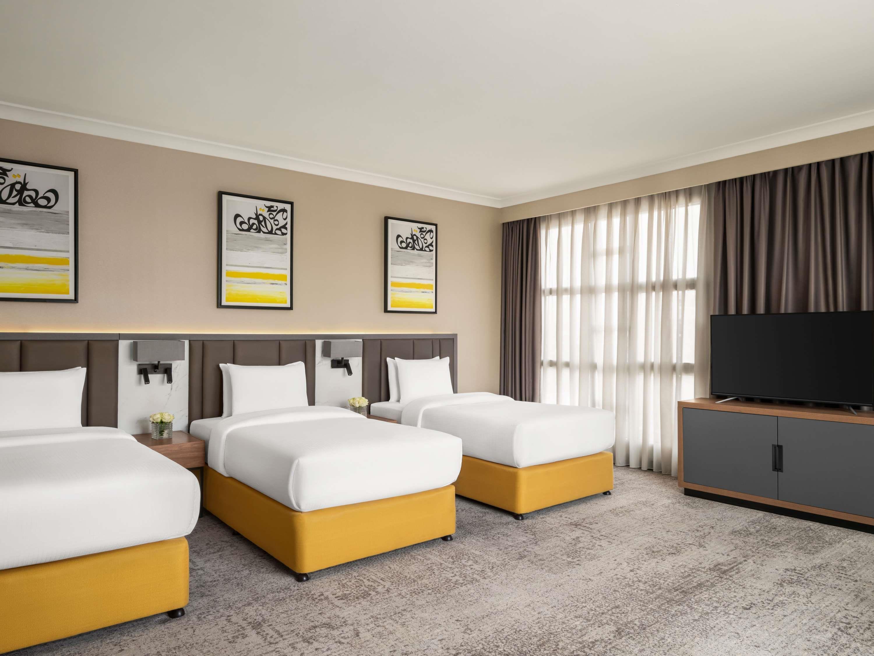 Classic, 3 Beds, City or Courtyard View