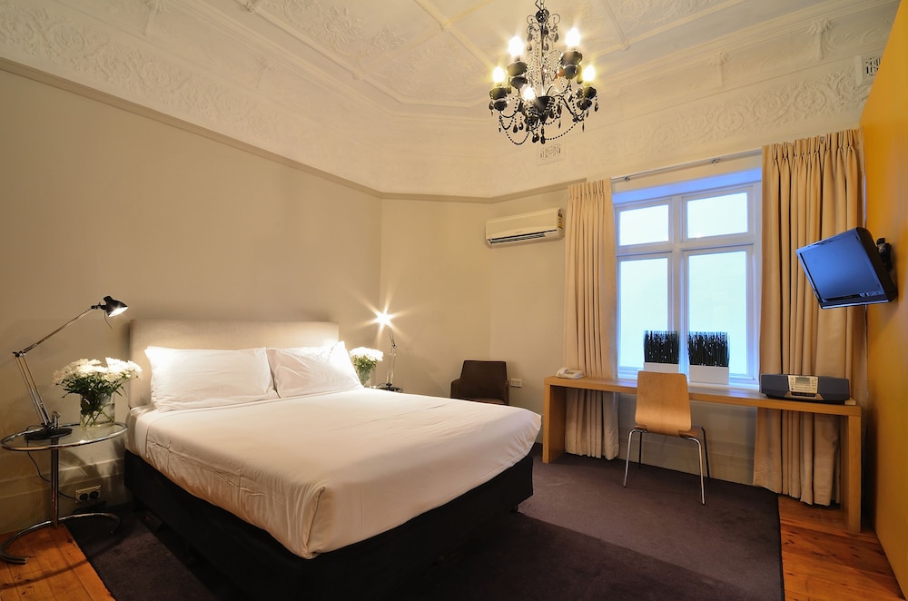 Standard, Queen Bed