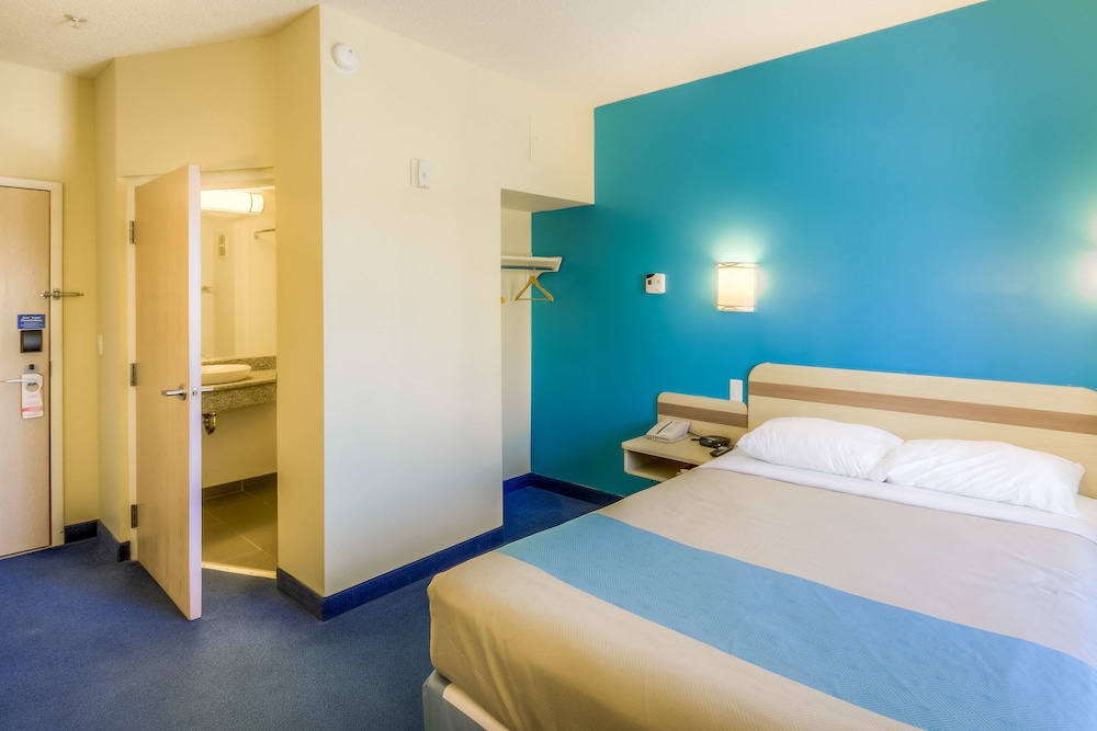 Super 8 by Wyndham Estevan 15/47