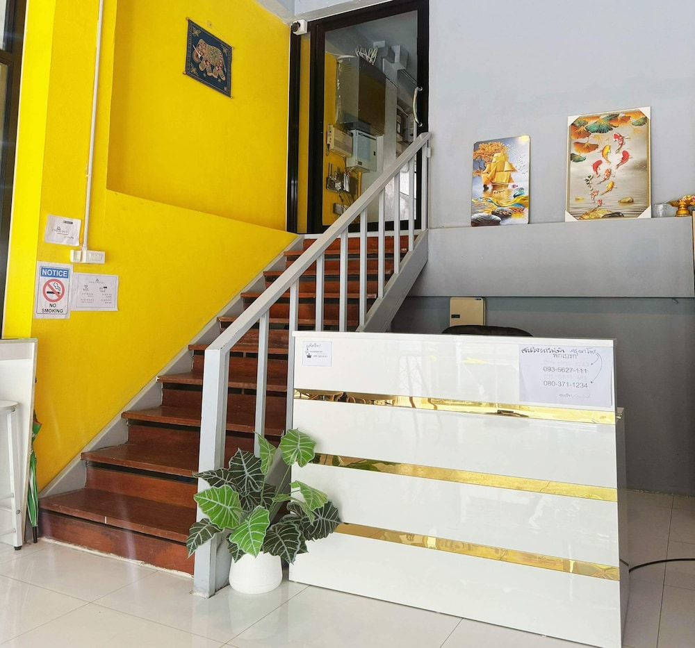 OYO 75465 Lucky Hostel (Huai Khwang) 6/30