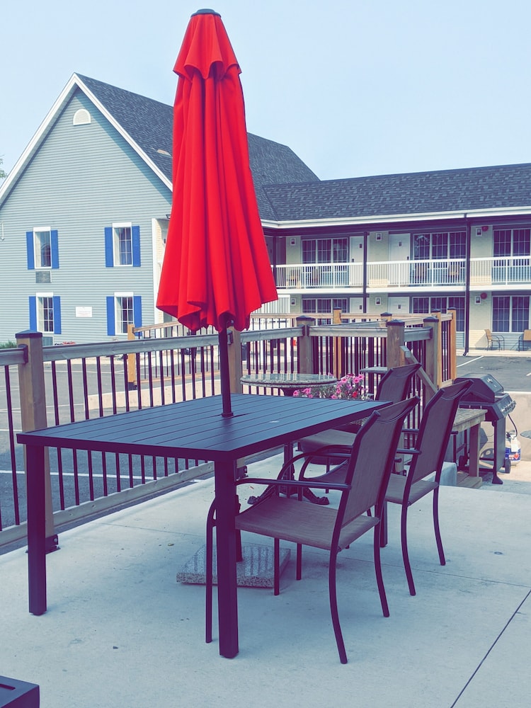 The Universal Inn And Suites 59/67