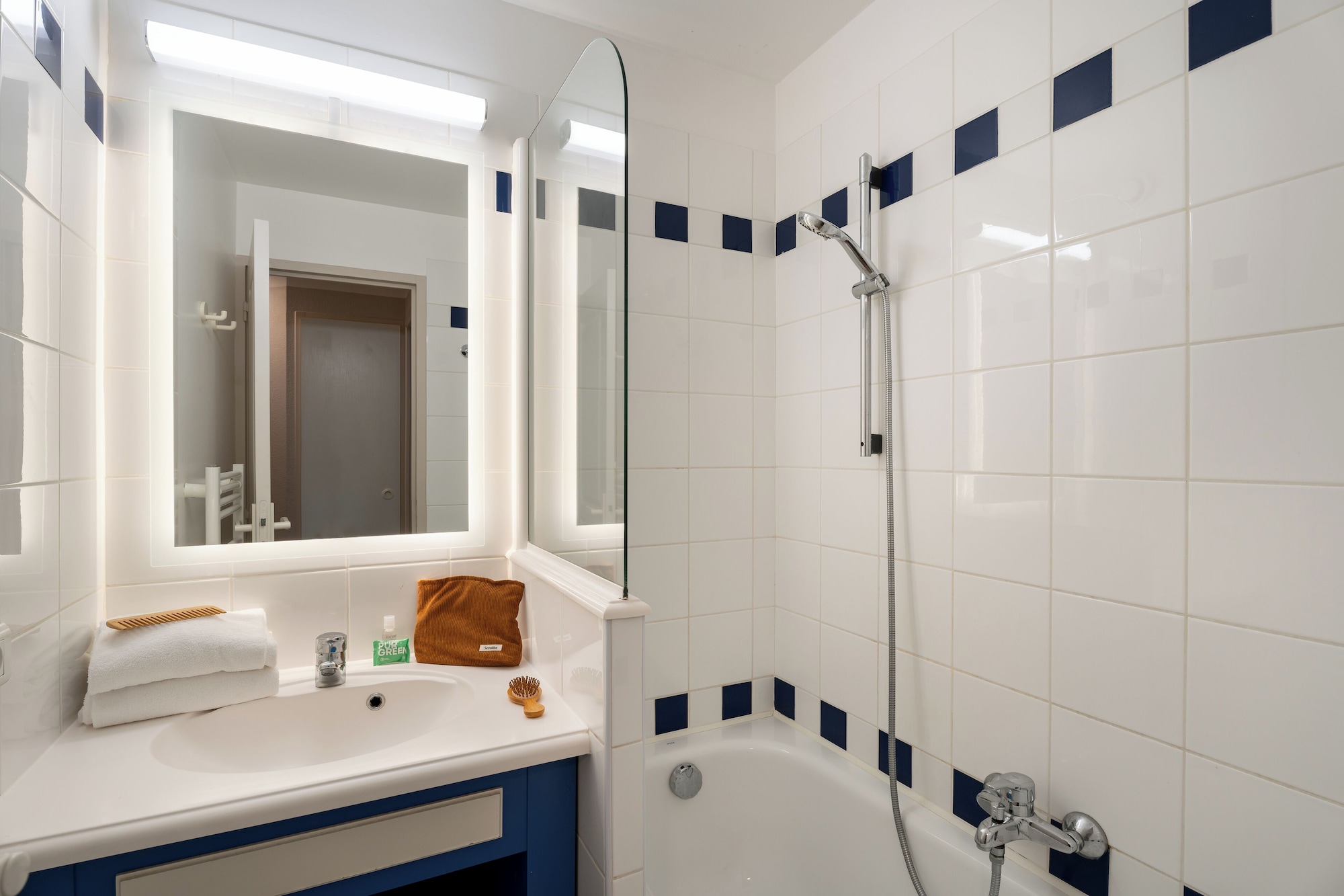 1 Bedroom, Renovated, Apartment, Twin Beds, Sofa, Balcony or Terrace