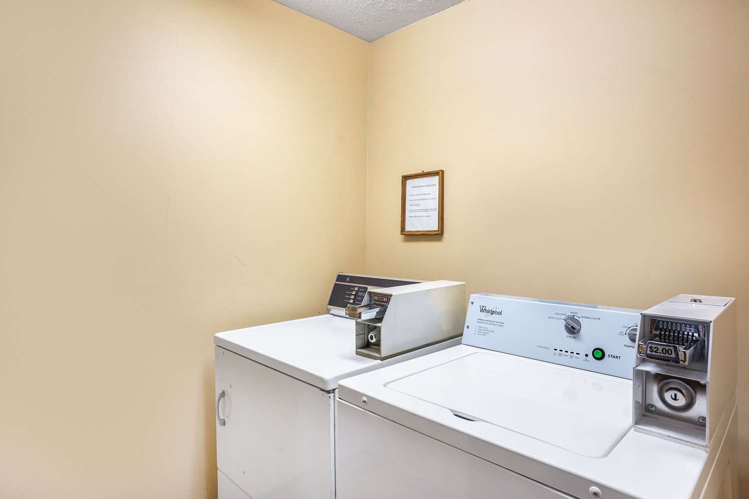 Econo Lodge Princeton 39/43