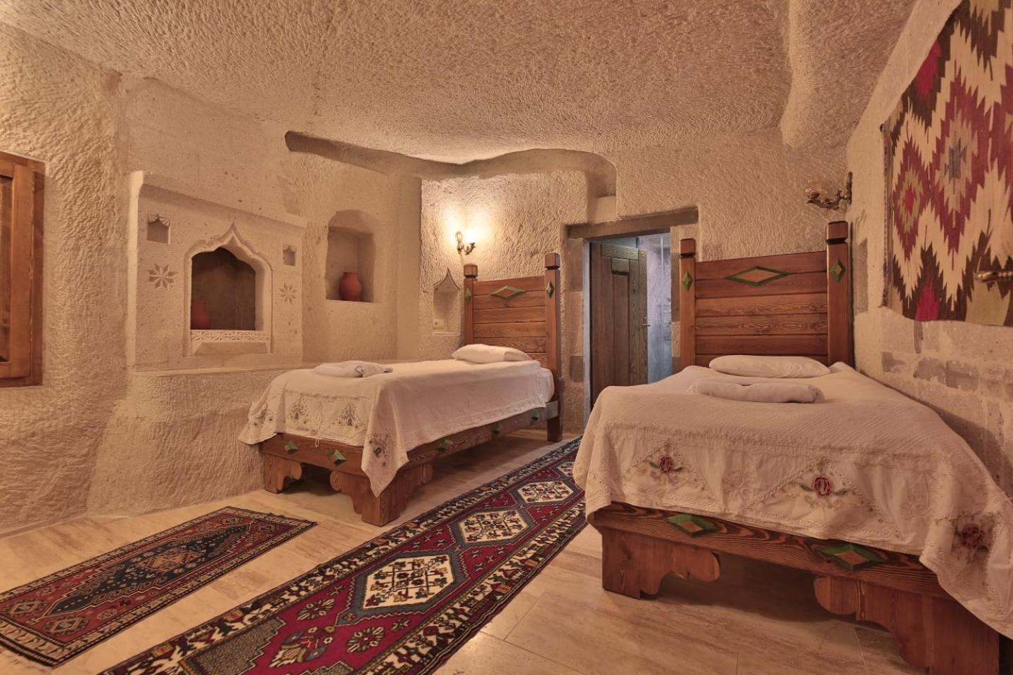Cave, Family, Suite