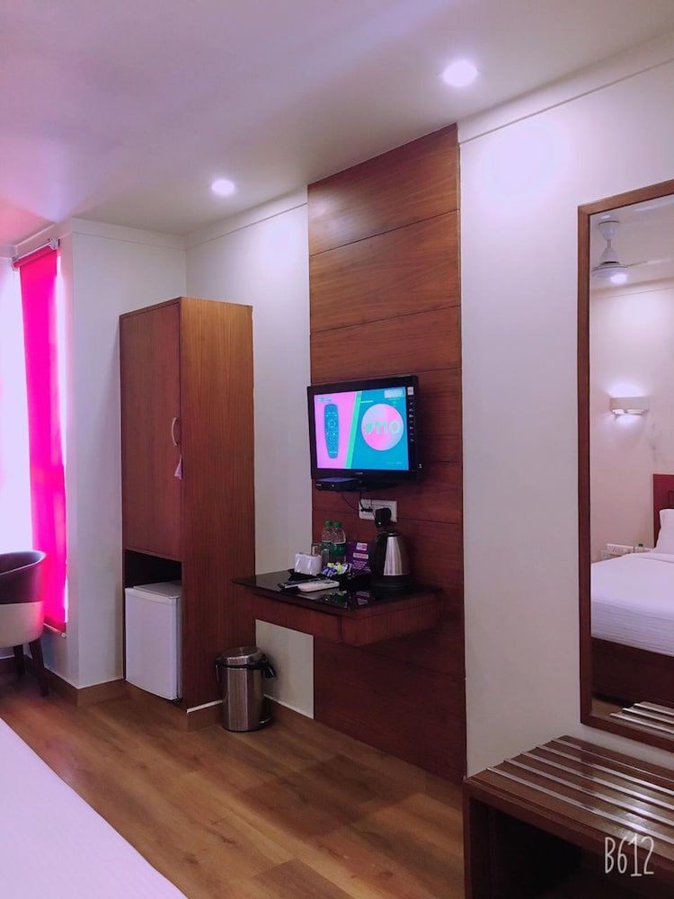 Hotel Dasaprakash 9/38
