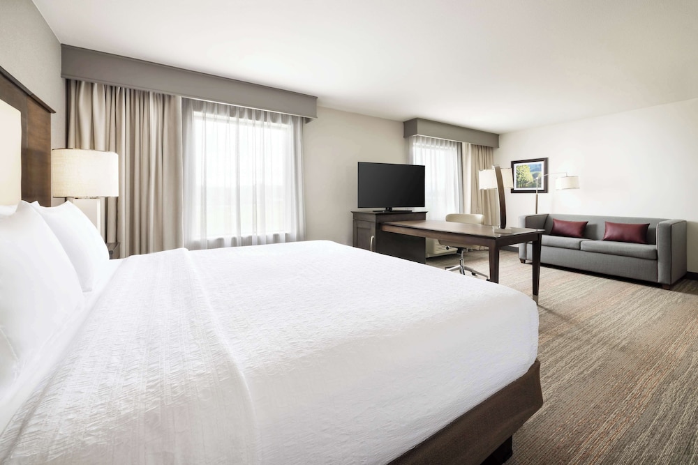 STUDIO, SUITE, KING BED