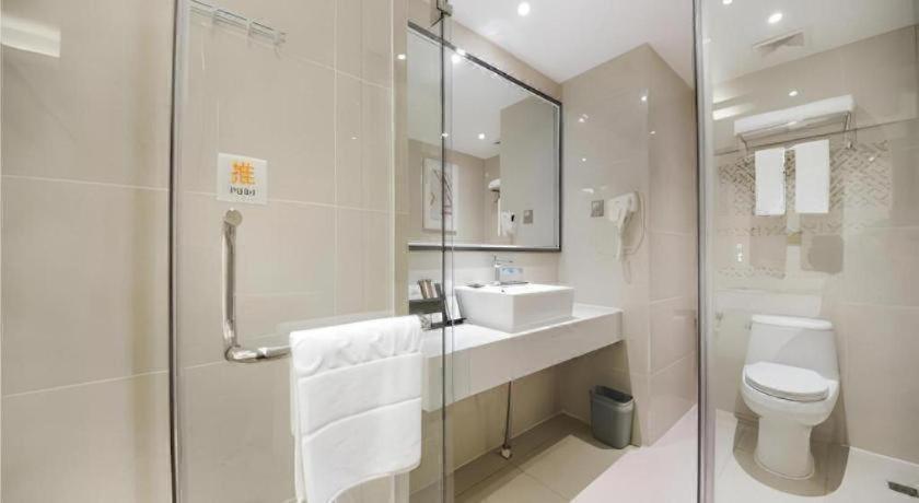 Borrman Hotel Guilin North Railway Station Hengda Square 45/49