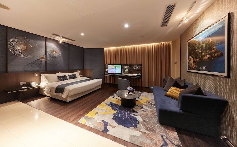 One 15 Marina Club 35/66