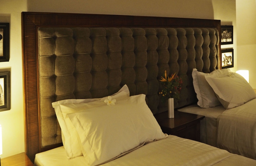 The Gecho Inn Country 17/50