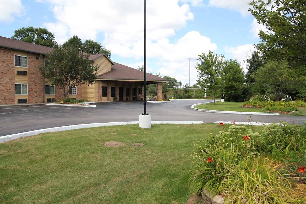 Baymont By Wyndham Muskegon 44/49