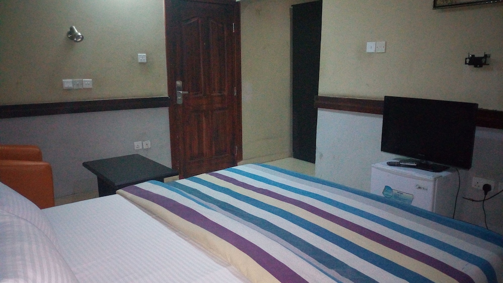 Brighton Hotel And Suites 8/20