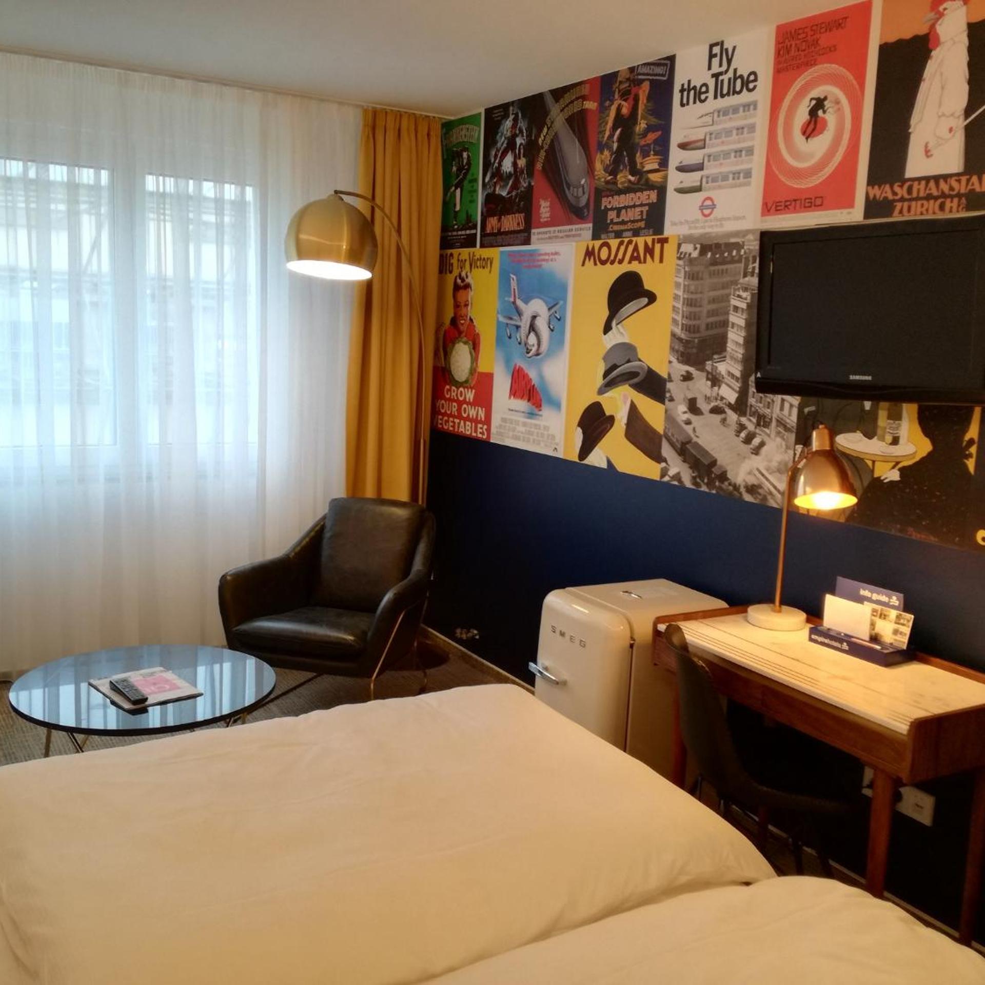 EMPIRE HOTEL 44/55